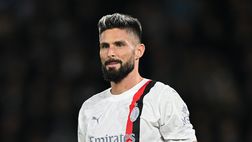 Milan, Giroud premiato per le 100 presenze in rossonero | FOTO