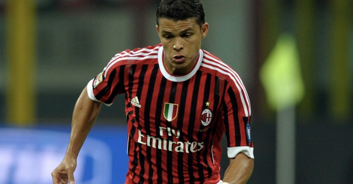 Ex Milan, simpatico siparietto tra Thiago Silva e Strasser sui social Ex Milan, simpatico siparietto tra Thiago Silva e Strasser sui social