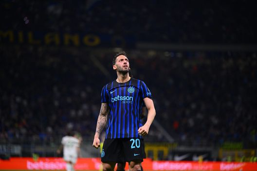 Calhanoglu: “Inzaghi mi ha voluto tanto all’Inter. Chivu? È più vicino ai giocatori”- immagine 2