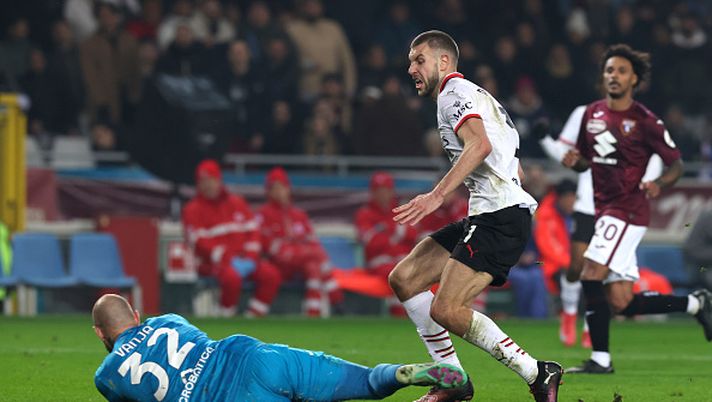 TURIN, ITALY - FEBRUARY 22: Vanja Milinkovic-Savic of Torino competes for the ball with Strahinja Pavlovic of AC Milan during the Serie A match between Torino and AC Milan at Stadio Olimpico di Torino on February 22, 2025 in Turin, Italy. (Photo by Claudio Villa/AC Milan via Getty Images) Pavlovic tifosi