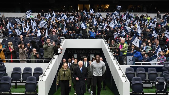 Re Carlo in visita al Tottenham Hotspur: tra sport, impegno sociale e sostegno alle attività locali - immagine 1