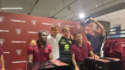 Zapata e Maripan con i tifosi: in 500 alla Rinascente in coda