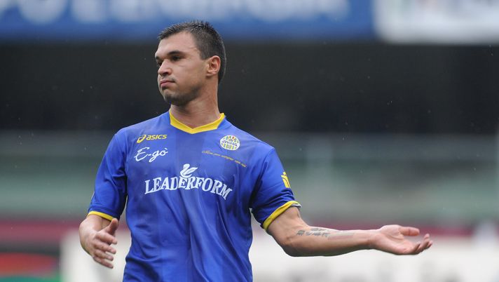 VERONA, ITALY - OCTOBER 27: Valery Bojinov of Hellas Verona reactsduring the Serie B match between Hellas Verona FC and Virtus Lanciano at Stadio Marc'Antonio Bentegodi on October 27, 2012 in Verona, Italy. (Photo by Dino Panato/Getty Images) Bojinov: “Il mio consiglio a ADL su Osimhen, Lukaku può diventare un riferimento” - immagine 1
