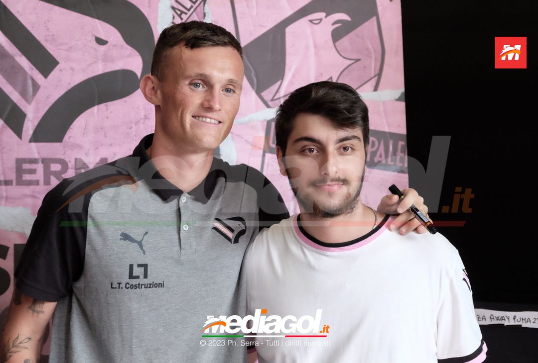 FOTO PALERMO: Liam Henderson incontra i tifosi allo Store Ufficiale (GALLERY) - immagine 82