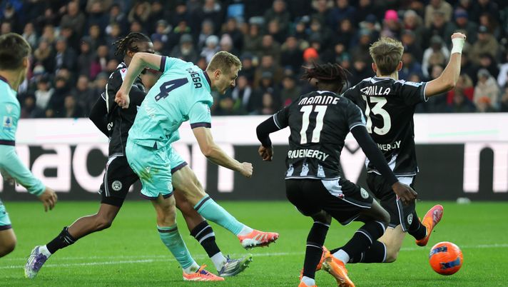 UDINE, ITALY - NOVEMBER 22: Tommaso Pobega of Bologna scores his first goal during the Serie A match between Udinese Calcio and Bologna FC 1909 at Stadio Friuli on November 22, 2025 in Udine, Italy. (Photo by Timothy Rogers/Getty Images) Notizie Udinese – Bertola senza ritmo fa fatica? L’analisi attuale - immagine 1