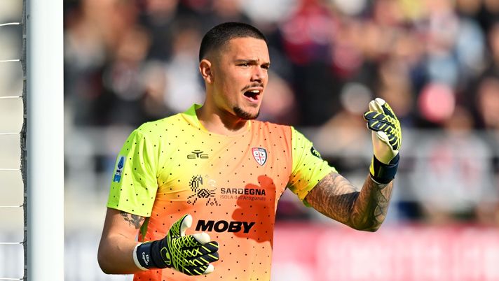 BOLOGNA, ITALY - MARCH 02: Elia Caprile of Cagliari during the Serie A match between Bologna and Cagliari at Stadio Renato Dall'Ara on March 02, 2025 in Bologna, Italy. (Photo by Alessandro Sabattini/Getty Images) Caprile elogia De Gea: “Un mito. Lunedì spero di avere la sua maglietta” - immagine 1