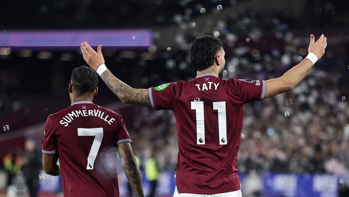 LONDON, ENGLAND - APRIL 10: Taty Castellanos of West Ham United celebrates scoring his team's third goal during the Premier League match between West Ham United and Wolverhampton Wanderers at London Stadium on April 10, 2026 in London, England. (Photo by Mark Thompson/Getty Images) Doppietta di Castellanos con il West Ham, Muriqi prova a detronizzare Mbappé: il weekend degli ex Serie A- immagine 2