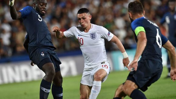 CESENA, ITALY - JUNE 18: Phil Foden of England scores the opening goal during the 2019 UEFA U-21 Championship Group C match between England and France at Dino Manuzzi Stadium on June 18, 2019 in Cesena, Italy. (Photo by Giuseppe Bellini/Getty Images) Macedonia del Nord Inghilterra