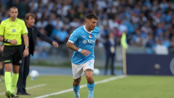 NAPLES, ITALY - OCTOBER 05: Matteo Politano of SSC Napoli during the Serie A match between SSC Napoli and Genoa CFC at Stadio Diego Armando Maradona on October 05, 2025 in Naples, Italy. (Photo by Francesco Pecoraro/Getty Images) Napoli, riecco Politano! Rientro in tempo record, Conte lo avrà già col Torino - immagine 1