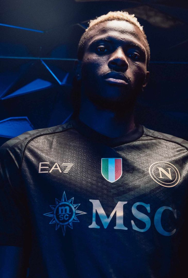 GALLERY Il Napoli presenta la terza maglia, Osimhen posa con il nuovo kit: gli scatti - immagine 3