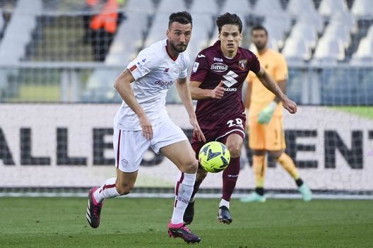 TURIN, ITALY - APRIL 08: Bryan Cristante of AS Roma in action during the Serie A match between Torino FC and AS Roma at Stadio Olimpico di Torino on April 08, 2023 in Turin, Italy. (Photo by Luciano Rossi/AS Roma via Getty Images)