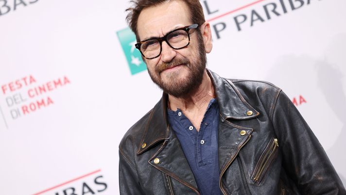 ROME, ITALY - OCTOBER 15: Marco Giallini attends the photocall for 'Il Principe Di Roma' during the 17th Rome Film Festival at Auditorium Parco Della Musica on October 15, 2022 in Rome, Italy. (Photo by Vittorio Zunino Celotto/Getty Images) Giallini: “Siamo in mano agli imbecilli. Processo irreversibile, social specchio della società” - immagine 1