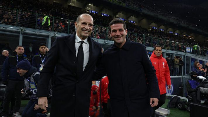MILAN, ITALY - NOVEMBER 23: Head coach of AC Milan Massimiliano Allegri shakes hands with head coach of FC Internazionale Cristian Chivu before the Serie A match between FC Internazionale and AC Milan at Giuseppe Meazza Stadium on November 23, 2025 in Milan, Italy. (Photo by Claudio Villa/AC Milan via Getty Images) BREAKING – Serie A, date e orari dalla 28a alla 30a giornata: ecco quando si gioca Milan-Inter - immagine 1