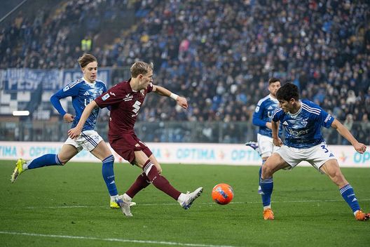 Fabregas: “Non lottiamo contro Juve, Inter o Roma, ma con noi stessi per migliorare”- immagine 2