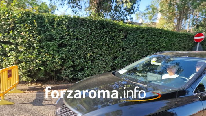 Roma, inizia il ritiro a Trigoria: Mourinho il primo ad arrivare. C’è anche Dybala - immagine 1