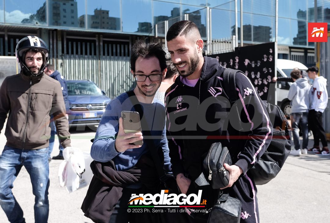 FOTO Cittadella-Palermo, la squadra in partenza dal “Renzo Barbera” (GALLERY) - immagine 40