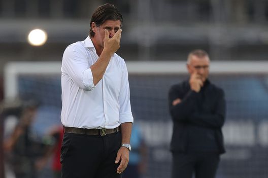 EMPOLI, ITALY - OCTOBER 6: Andrea Sottil manager of Udinese Calcio gestures during the Serie A TIM match between Empoli FC and Udinese Calcio at Stadio Carlo Castellani on October 6, 2023 in Empoli, Italy. (Photo by Gabriele Maltinti/Getty Images) Andrea Sottil torna in B: pronta la firma con una neo retrocessa- immagine 2