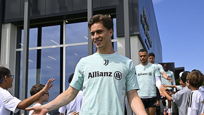 TURIN, ITALY - MAY 20: Kenan Yildiz during a Juventus Training Session at JTC on May 20, 2026 in Turin, Italy. (Photo by Filippo Alfero - Juventus FC/Juventus FC via Getty Images) Romano – Juve, Kenan Yildiz non partirà per nessuna cifra: la verità sulle voci sull’Arsenal - immagine 1