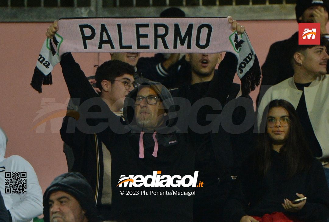 FOTOTIFO Palermo-Brescia 1-0, gli scatti ai tifosi al “Renzo Barbera” (GALLERY) - immagine 18