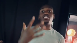 Sette calciatori del Napoli rincorrono Leao, lo sfottò del Milan sui social IL VIDEO