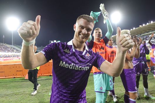 FLORENCE, ITALY - AUGUST 31: Lucas Beltrán of ACF Fiorentina celebrates the victory after the UEFA Conference League play-off round, second leg match between ACF Fiorentina and Rapid Wien at Artemio Franchi Stadium on August 31, 2023 in Florence, Italy. (Photo by Gabriele Maltinti/Getty Images) Burdisso su Beltran: “Mi chiedono se sia il nuovo Bati. Adatto al nostro gioco”- immagine 2