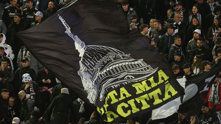 FOTO Juventus, spunta uno striscione shock degli ultras prima della sfida col Napoli - immagine 1