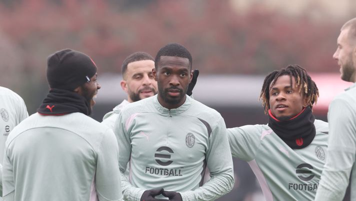 CAIRATE, ITALY - FEBRUARY 11: Fikayo Tomori of AC Milan in action during the UEFA Champions League 2024/25 League Knockout Play-off first leg training at Milanello on February 11, 2025 in Cairate, Italy. (Photo by Claudio Villa/AC Milan via Getty Images) Tottenham Tomori