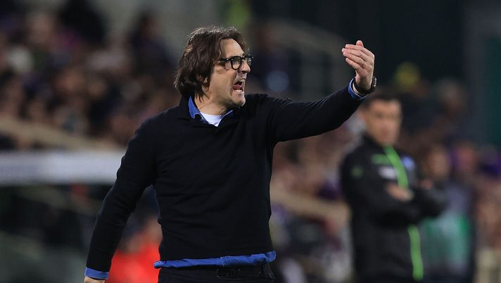 FLORENCE, ITALY - MARCH 22: Head coach Paolo Vanoli manager of ACF Fiorentina reacts during the Serie A match between ACF Fiorentina and FC Internazionale at Artemio Franchi on March 22, 2026 in Florence, Italy. (Photo by Gabriele Maltinti/Getty Images) Vanoli perde le staffe sui cambi: “Basta! Fatemi andare via sereno, arrivateci” - immagine 1