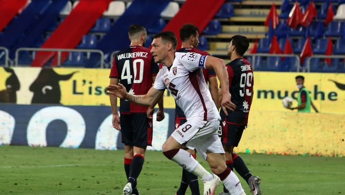 CAGLIARI, ITALY - JUNE 27: Andrea Belotti of Torino celebrates his goal 3-2 during the Serie A match between Cagliari Calcio and Torino FC at Sardegna Arena on June 27, 2020 in Cagliari, Italy. (Photo by Enrico Locci/Getty Images) Torino, contro il Cagliari attesi i primi progressi e anche i primi punti - immagine 1