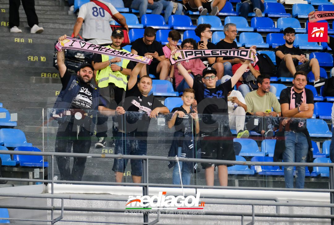 FOTOTIFO Napoli-Palermo 5-0, gli scatti ai tifosi al “Maradona” (GALLERY) - immagine 8