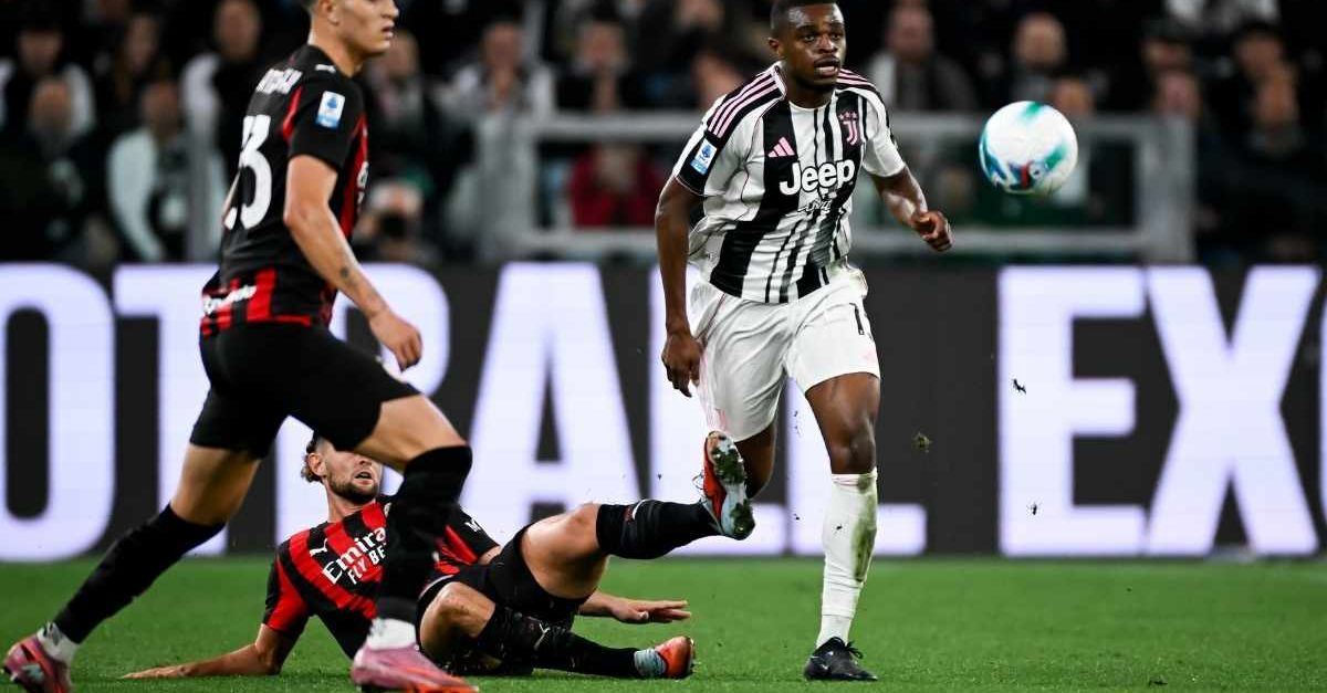 Juventus, Kalulu: “Milan? Ha la fortuna di non avere le coppe. Difensivamente, poi …”