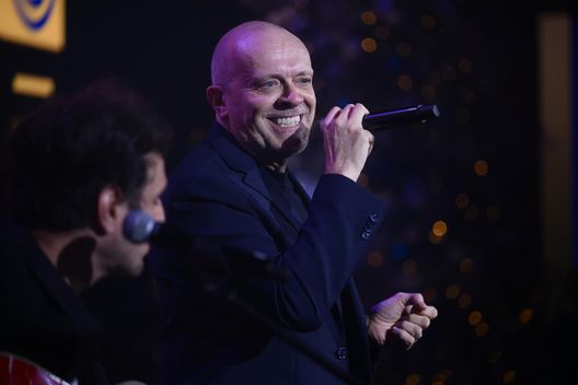 Max Pezzali a Imola: “Repetto no, bello se è una tantum. Serie 883? Se mi chiedono di…” Max Pezzali a Imola: “Repetto no, bello se è una tantum. Serie 883? Se mi chiedono di…” - immagine 1
