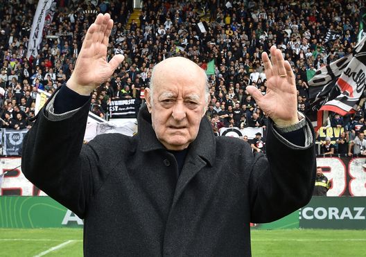 ASCOLI PICENO, ITALY - MAY 04: Carlo Mazzone prior the Seria B match betwwen Ascoli Calcio1898 FC and US Città di Palermo at Stadio Cino e Lillo Del Duca on May 4, 2019 in Ascoli Piceno, Italy. (Photo by Giuseppe Bellini/Getty Images) È morto Carlo Mazzone: l’ex allenatore aveva 86 anni- immagine 2