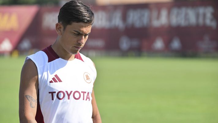 Roma, Ferragosto di lavoro a Trigoria: Dybala si allena regolarmente in gruppo - immagine 1