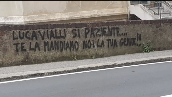 Il derby di Vialli: la scritta funebre dei genoani e il Molo dell’amicizia sampdoriano… - immagine 1