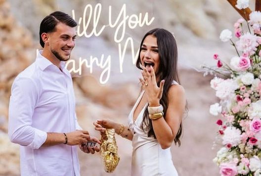 La foto postata dalla coppia sui social Lazar Samardzic, si sposa: proposta di matrimonio alla sua Sila- immagine 2