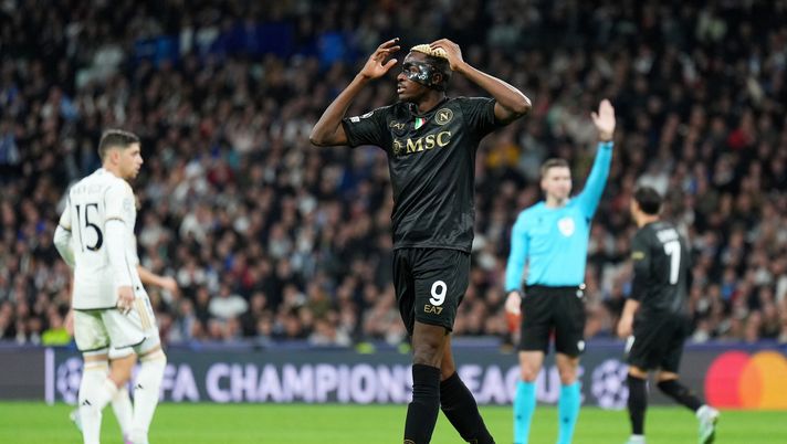 MADRID, SPAIN - NOVEMBER 29: Victor Osimhen of SSC Napoli reacts during the UEFA Champions League match between Real Madrid and SSC Napoli at Estadio Santiago Bernabeu on November 29, 2023 in Madrid, Spain. (Photo by Angel Martinez/Getty Images) Napoli bello e sfortunato, come all’andata è punito oltremisura dal Real Madrid - immagine 1