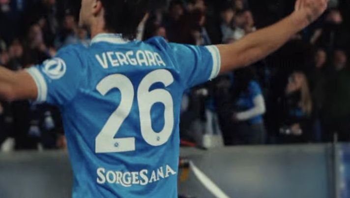 Napoli-Fiorentina, Vergara si prende l’abbraccio del Maradona IL VIDEO - immagine 1