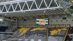 Derby di Stoccolma, i fumogeni vanno su e giù nella curva dell’AIK…