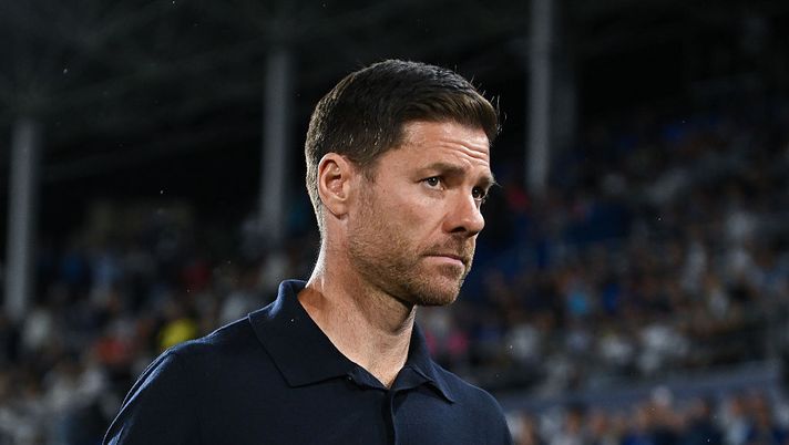 GETAFE, SPAIN - OCTOBER 19: Xabi Alonso, Head Coach of Real Madrid, looks on during the LaLiga EA Sports match between Getafe CF and Real Madrid CF at Coliseum Alfonso Perez on October 19, 2025 in Getafe, Spain. (Photo by Denis Doyle/Getty Images) Real Madrid, Xabi Alonso: “Paura dell’esonero? Siamo tutti sulla stessa barca” - immagine 1