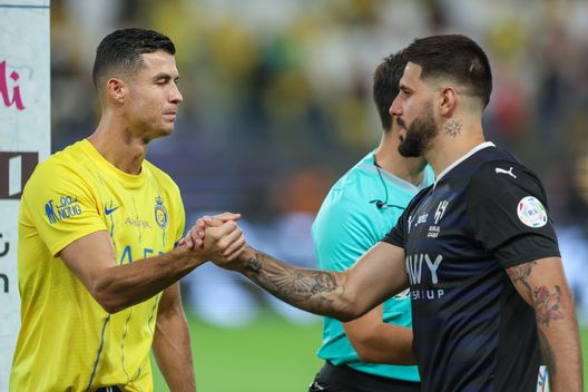 Cristiano Ronaldo e Mitrovic