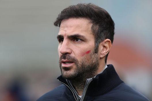 COMO, ITALY - NOVEMBER 24: Como 1907 coach Cesc Fabregas looks on before the Serie A match between Como 1907 and ACF Fiorentina at Stadio G. Sinigaglia on November 24, 2024 in Como, Italy. (Photo by Marco Luzzani/Getty Images) Fabregas: “La Fiorentina è cinica, 2 tiri e 2 gol. Noi abbiamo creato tanto”- immagine 2