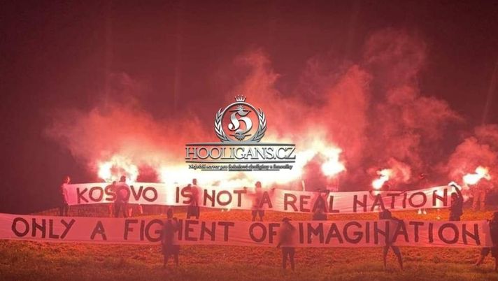 Europei, derby politico in Kosovo: gli ultras della Romania provocano i padroni di casa - immagine 1