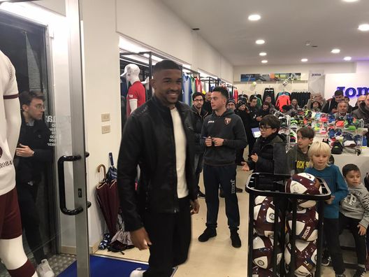 Berenguer e Bremer al Joma Store: tanto calore ed entusiasmo dei tifosi- immagine 3