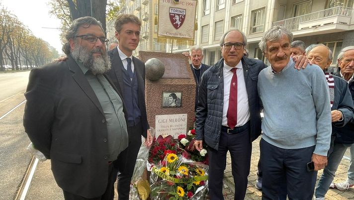 Torino, il ricordo di Meroni: una cinquantina di tifosi presenti Torino, il ricordo di Meroni: una cinquantina di tifosi presenti - immagine 1