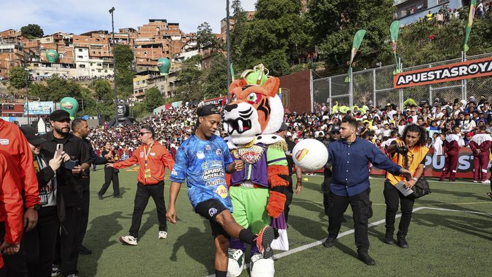 CARACAS, VENEZUELA - JUNE 6: Former Brazilian football star Ronaldinho takes part in an exhibition match as part of the Liga Monumental tournament on June 6, 2026 in Caracas, Venezuela. Hundreds of children and teenagers attended the event in the Mesuca sector of Petare, one of Venezuela's largest informal settlements. (Photo by Jesus Vargas/Getty Images) ronaldinho