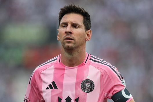 LIMA, PERU - GENNAIO 24: Lionel Messi del Inter Miami appare durante una partita amichevole tra Alianza Lima e Inter Miami al Estadio Alejandro Villanueva a Gennaio 24, 2026 in Lima, Peru. (Photo by Mariana Bazo/Getty Images) Messi è il nuovo proprietario del Cornellà: da leggenda del calcio a Presidente- immagine 2