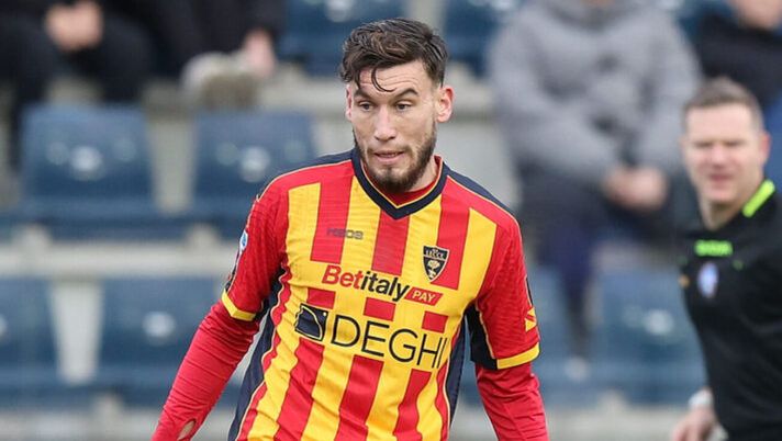 EMPOLI, ITALY - JANUARY 11: Gaby Jean of US Lecce in action during the Serie A match between Empoli and Lecce at Stadio Carlo Castellani on January 11, 2025 in Empoli, Italy. (Photo by Gabriele Maltinti/Getty Images) UFFICIALE – Lecce, stagione finita per Jean: l’esito degli esami e il comunicato - immagine 1