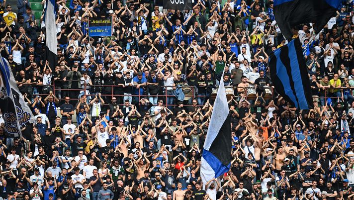 MILAN, ITALY - APRIL 27: A general view of Inter fans during the Serie A match between Inter and Roma at Stadio Giuseppe Meazza on April 27, 2025 in Milan, Italy. (Photo by Mattia Ozbot - Inter/Inter via Getty Images) Inter