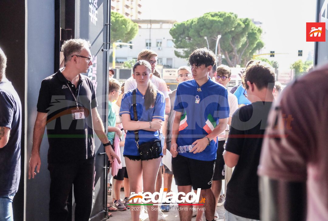 FOTO PALERMO: Liam Henderson incontra i tifosi allo Store Ufficiale (GALLERY) - immagine 33